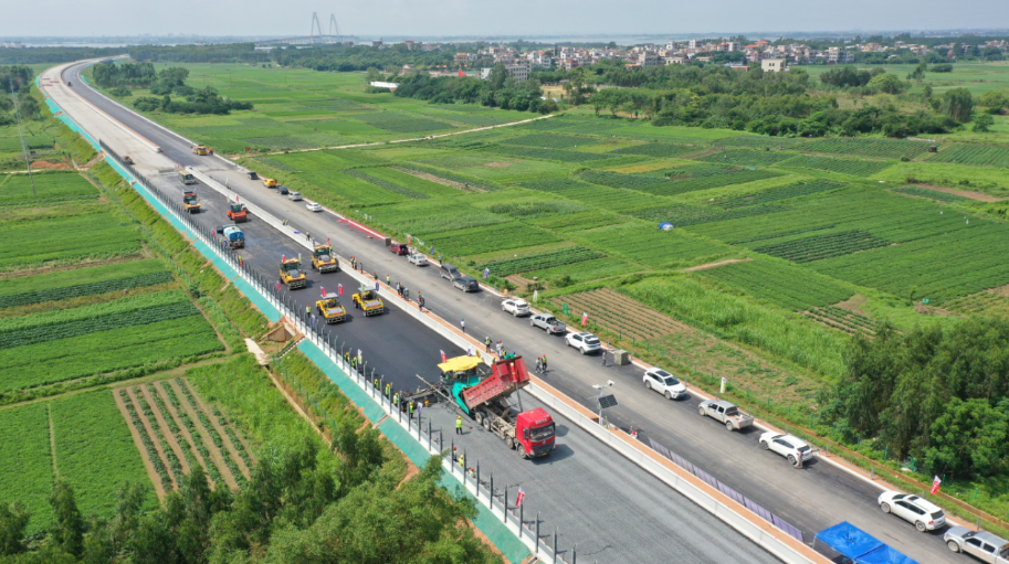 建設(shè)?邁進(jìn)‖薪火相傳,續(xù)寫奮進(jìn)篇章